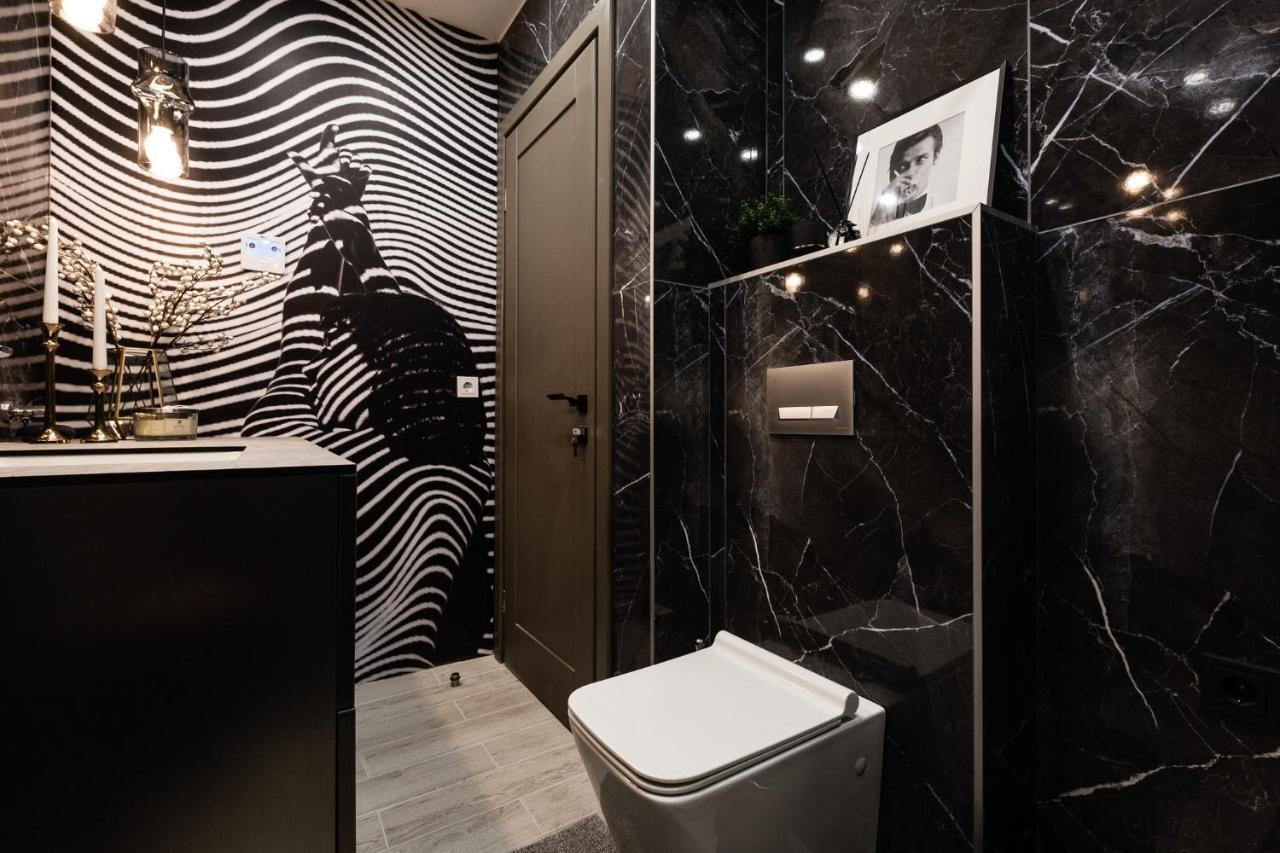 Brand New James Bond City Center Вилнюс Екстериор снимка