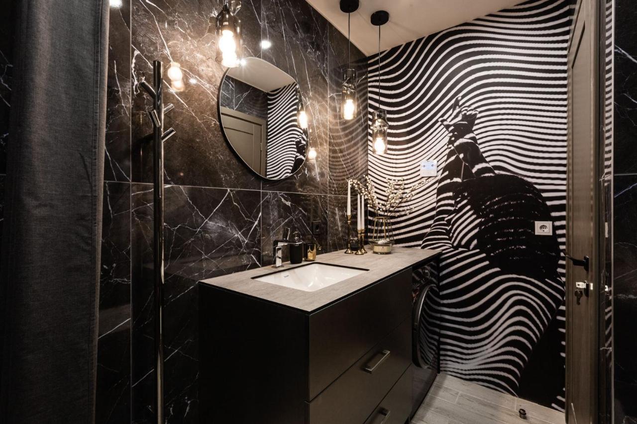 Brand New James Bond City Center Вилнюс Екстериор снимка